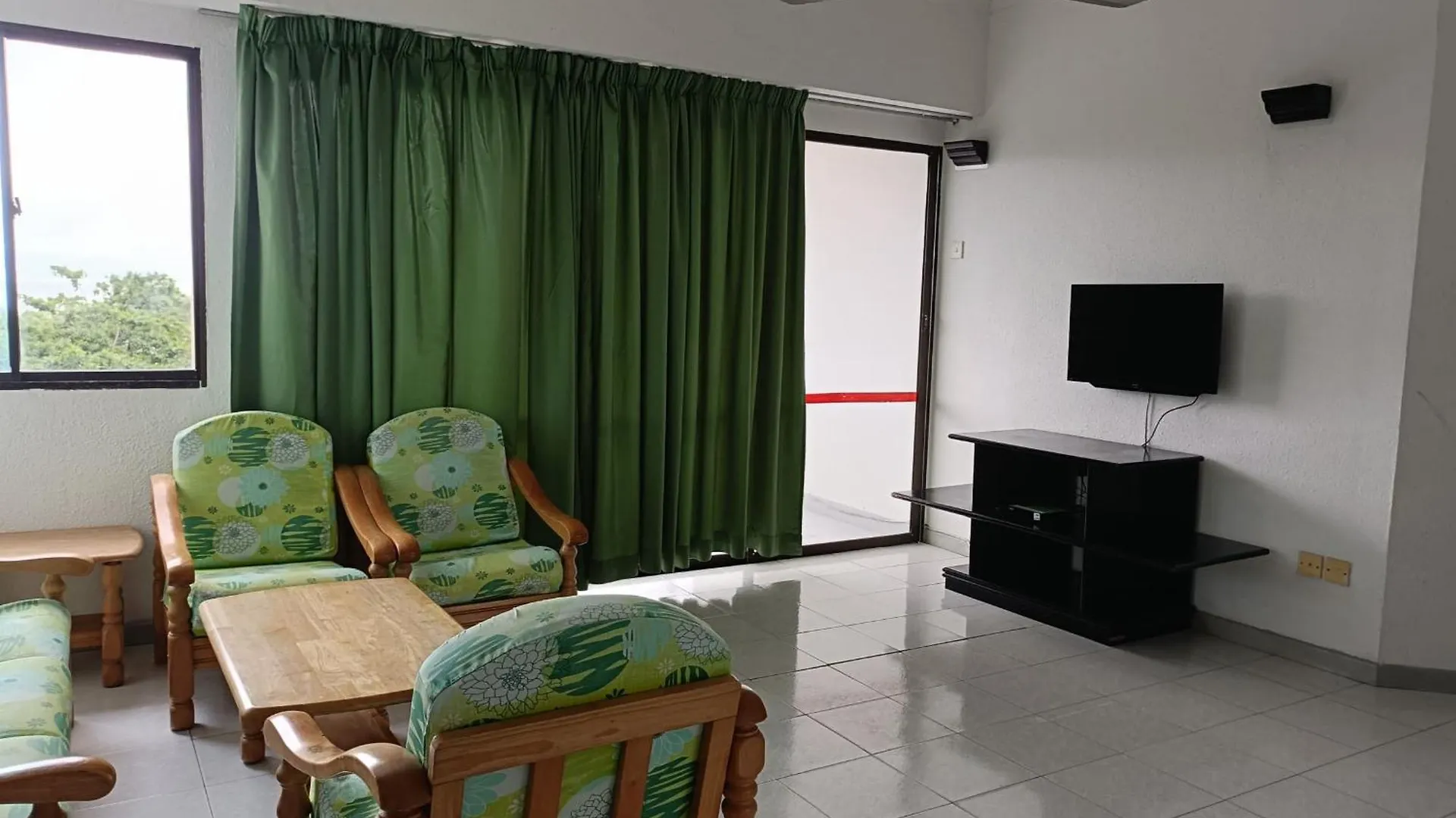 Отель Sri Sayang Apartments Бату-Ферринги