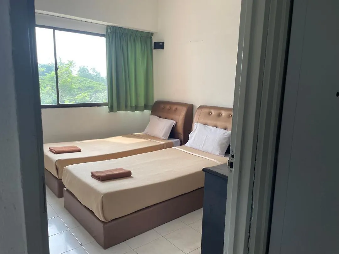 Sri Sayang Apartments Бату-Ферринги 3*,